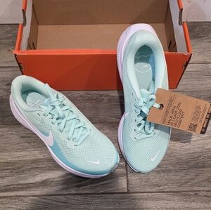 Nike Women’s Mint Green Athletic Running Sneakers with White Swoosh